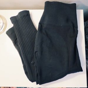 black lululemon leggings